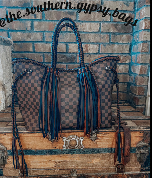 Did anyone get the Neverfull with the long braided strap last year